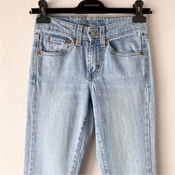 Y2k Levi’s flare denim light wash jeans
